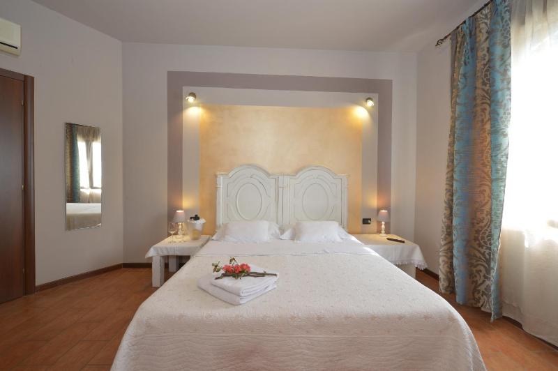 Double or Twin Room image 4