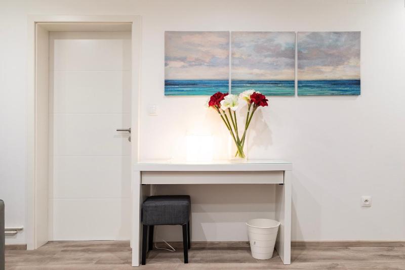 One-Bedroom Apartment image 4