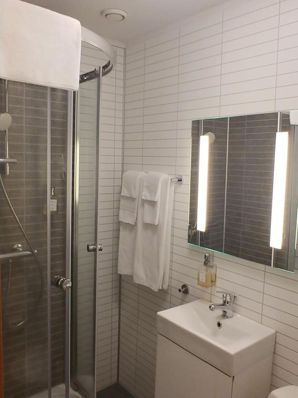 Economy Double or Twin Room image 2