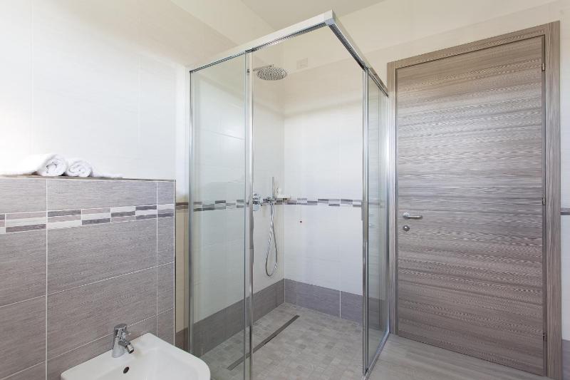 Double Room with Private Bathroom image 2