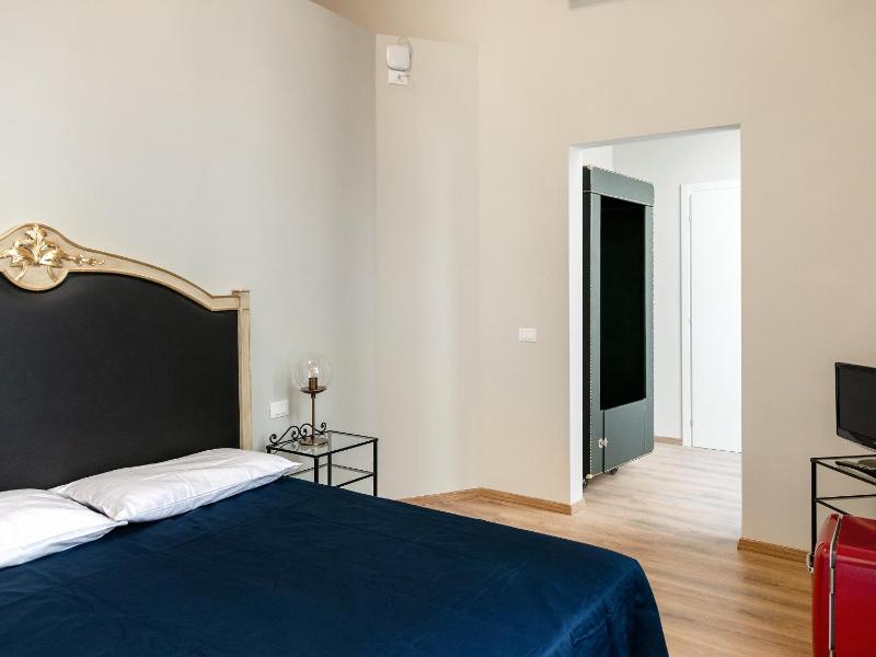 Superior Triple Room image 3