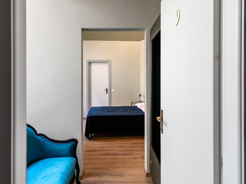 Superior Triple Room image 4