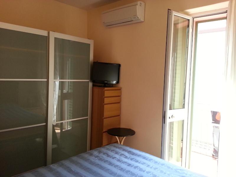 Double Room with Private External Bathroom and Balcony image 1
