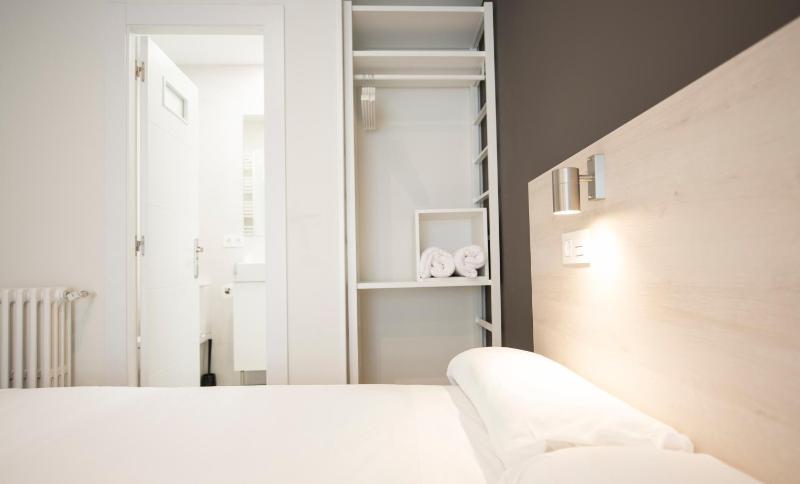 Triple Room with Private Bathroom image 4