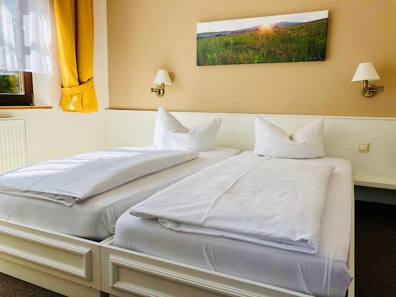 Double Room image 3
