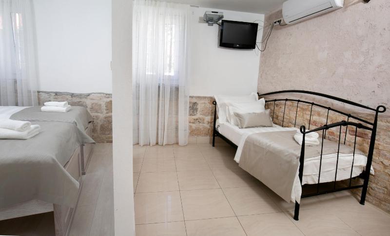 Comfort One-Bedroom Apartment image 2