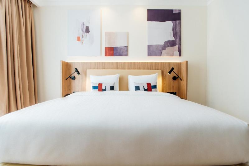 Standard, Guest room, 1 King, Resort view image 3