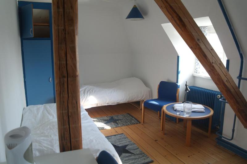 Twin Room with Shared Bathroom image 3