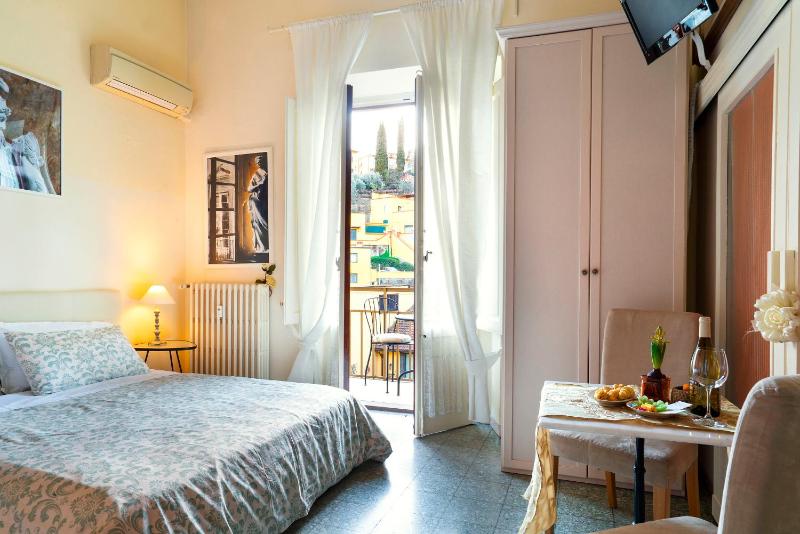 Double or Twin Room image 4