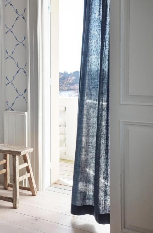 Double Room with Balcony and Sea View image 3