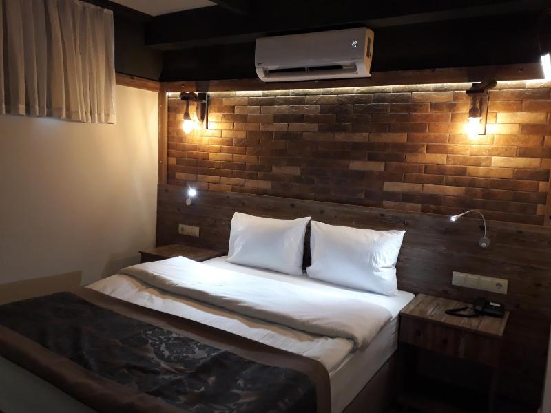Double Room with Garden View image 1