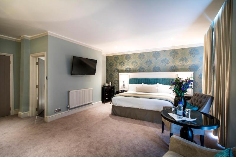 Deluxe Double Room image 3