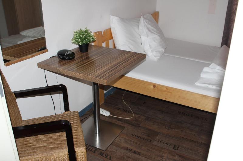 Hotel Praha Club bed & breakfast - image 8