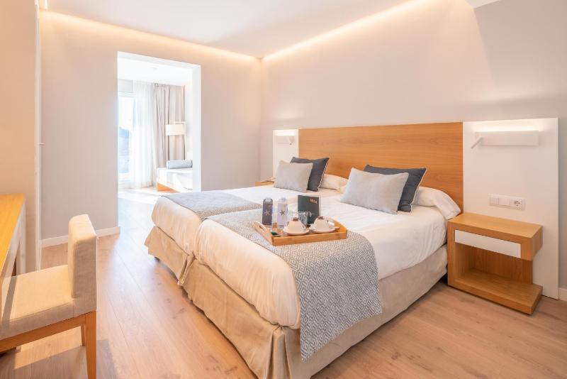 Superior Double Room image 1