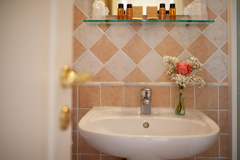 Triple Room image 2