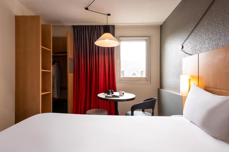 Standard Double Room image 3