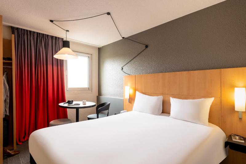 Standard Double Room image 4