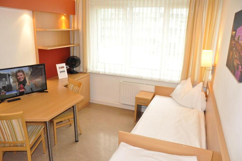 Budget Single Room image 3