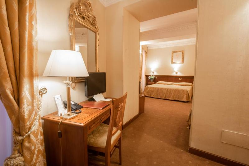 Quadruple Room image 3