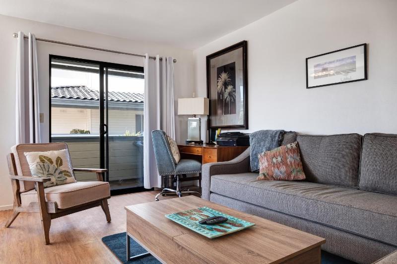 Three Bedroom Apartment image 3