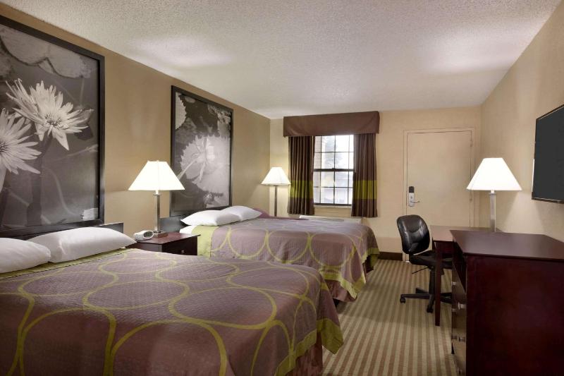 Double Room with Two Double Beds - Smoking image 4