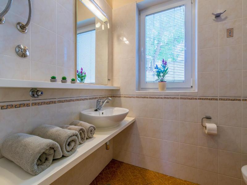 Two-Bedroom Apartment with Garden View image 3