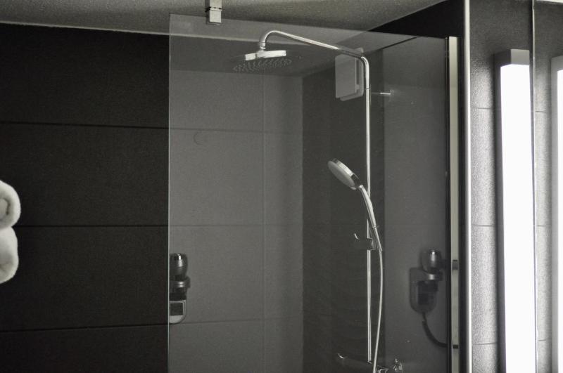 Twin Room image 3