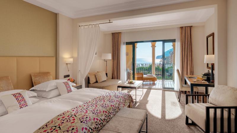 Executive Double Room with Partial Sea View image 1