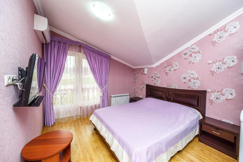 Superior Double or Twin Room with Lake View image 3