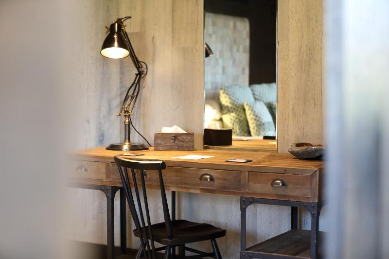 Family Room image 3