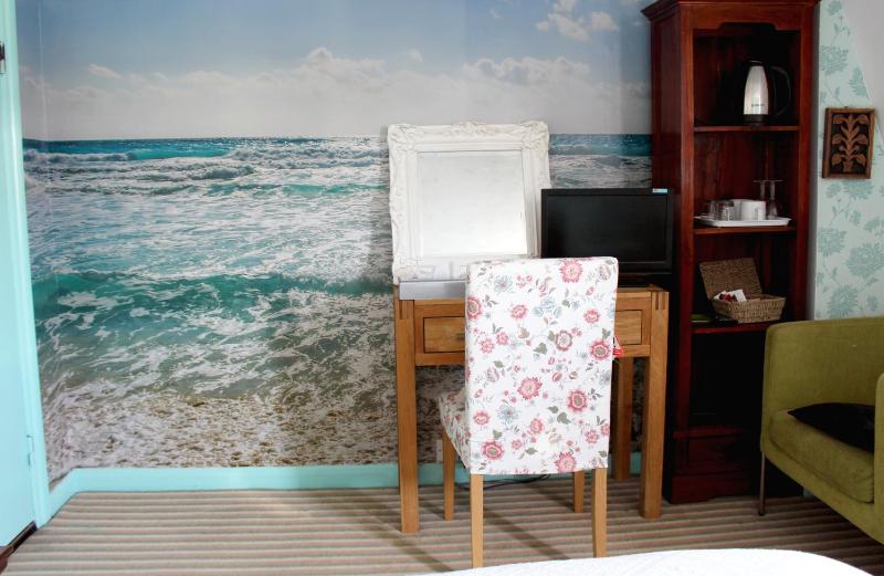 Deluxe Twin Room image 4