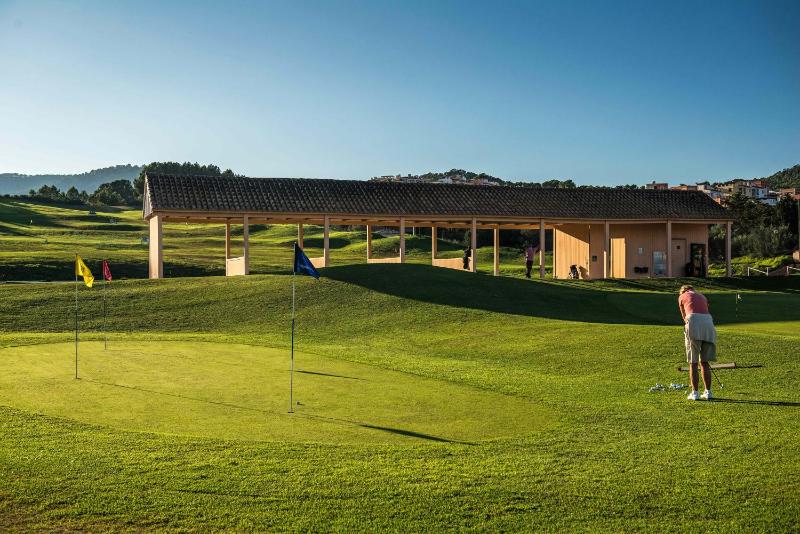 Premium Double Room Golf Side image 3