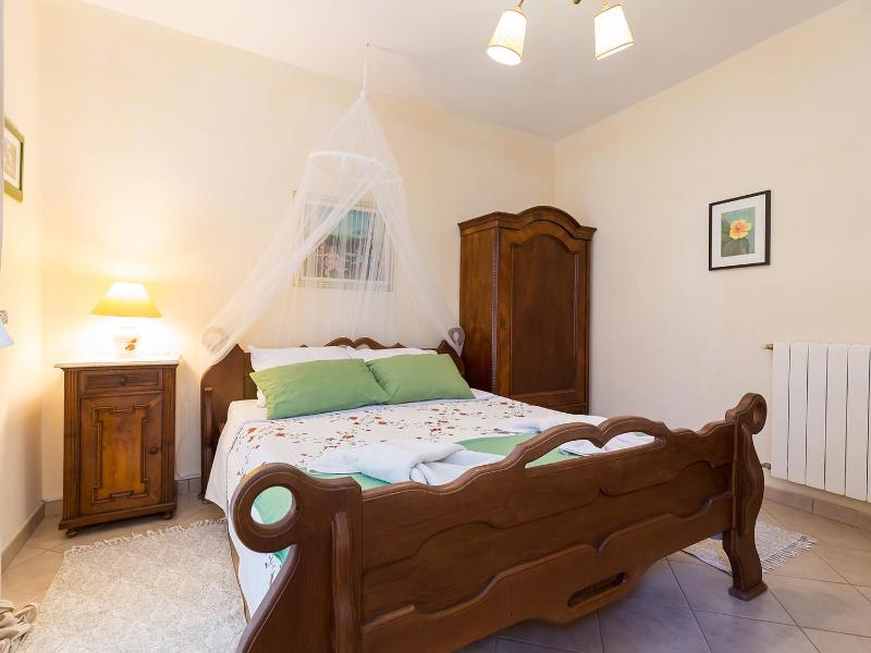 One-Bedroom Apartment image 1