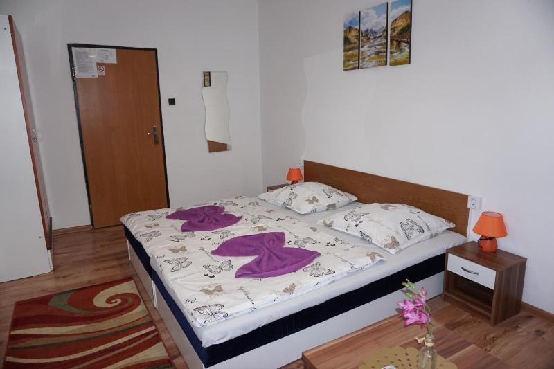 Double Room with Extra Bed image 2