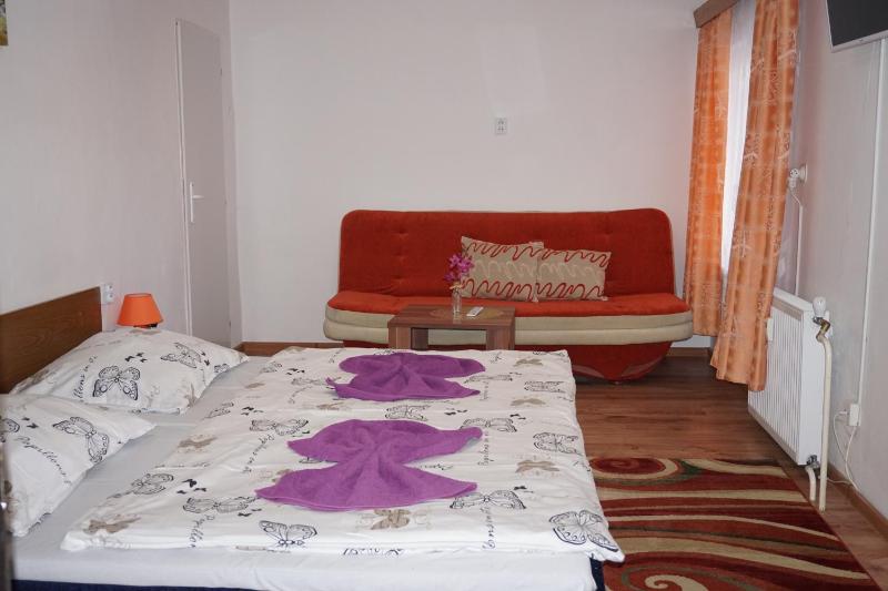 Double Room with Extra Bed image 3