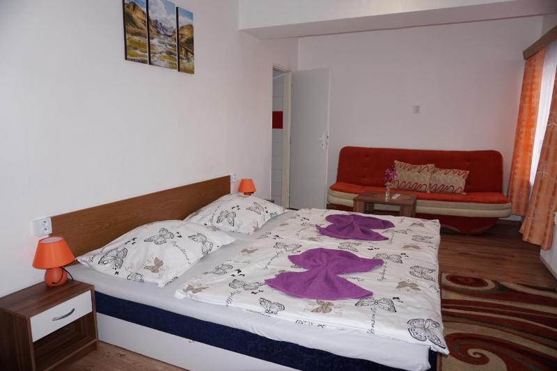 Double Room with Extra Bed image 4