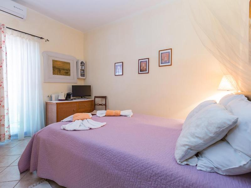 Double Room image 2