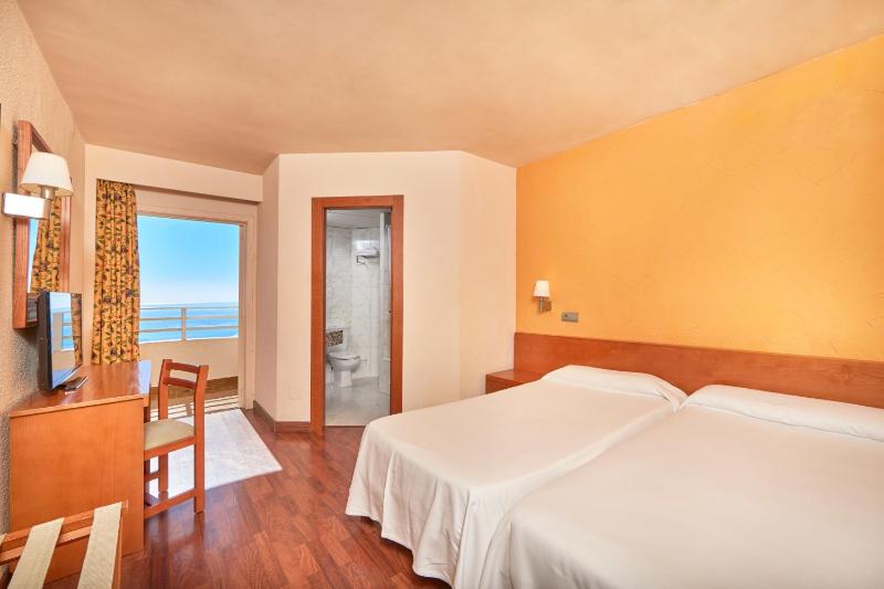Standard Double Room image 3