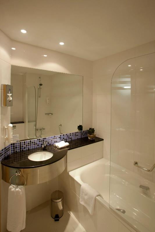 Standard Room with Two Single Beds image 4