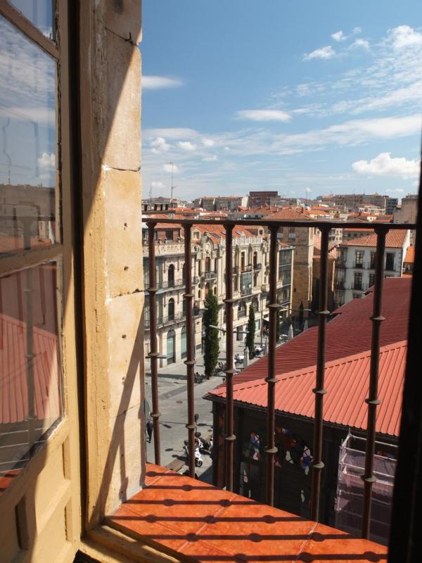 Triple Room with Shared Bathroom image 2