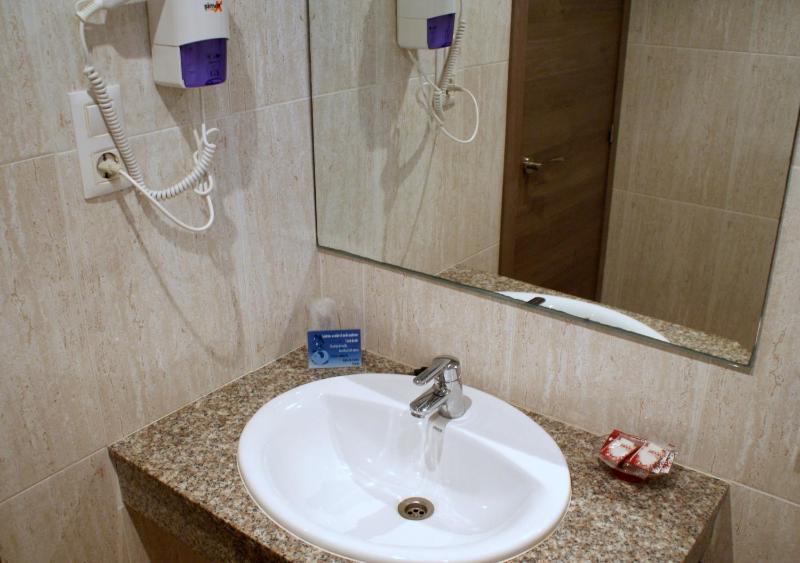 Double or Twin Room image 2