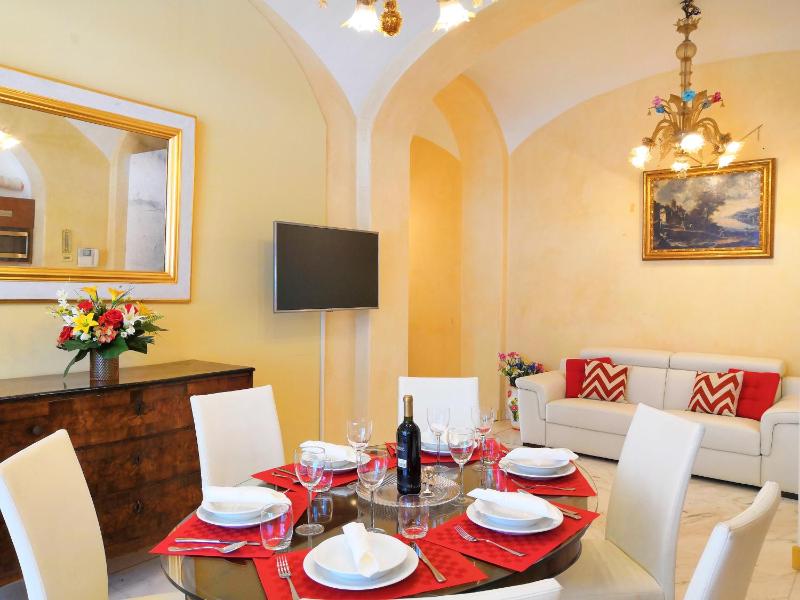 Two-Bedroom Apartment with Garden and Lake View image 3