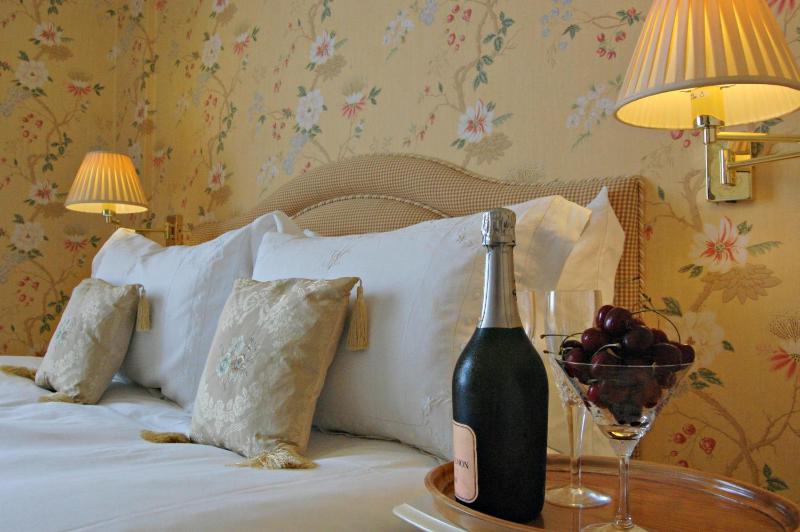 King Room image 3