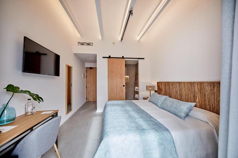 Double Room image 4