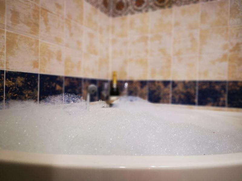 Double Room with Spa Bath image 3