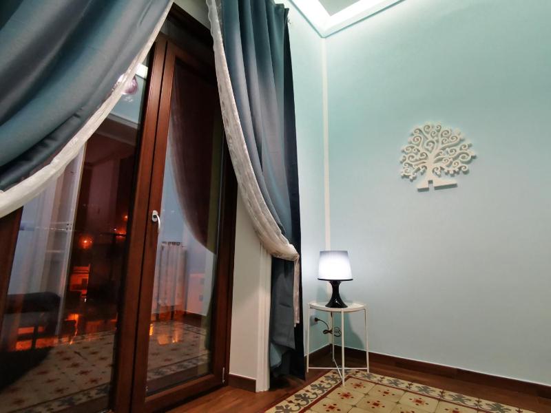 Deluxe King Suite image 2