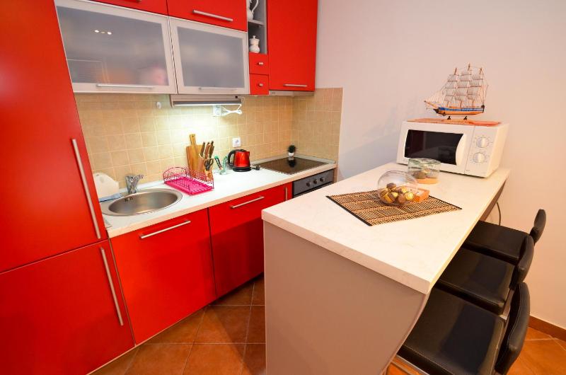 One-Bedroom Apartment image 2