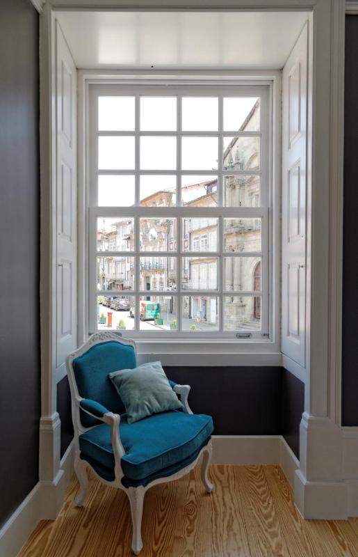 Superior One-Bedroom Apartment image 2