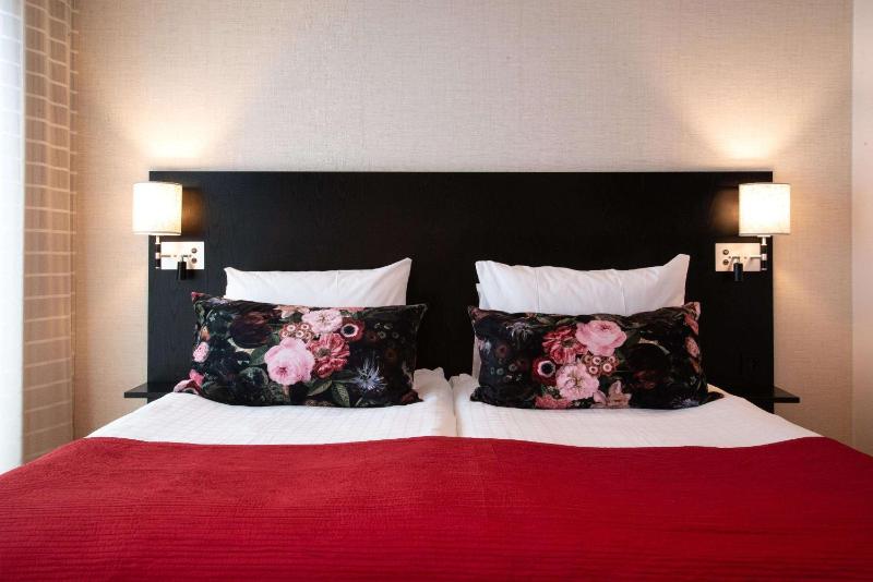 Executive Double Room with Terrace and City View image 1