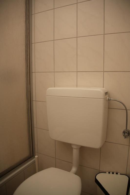 Single Room image 3